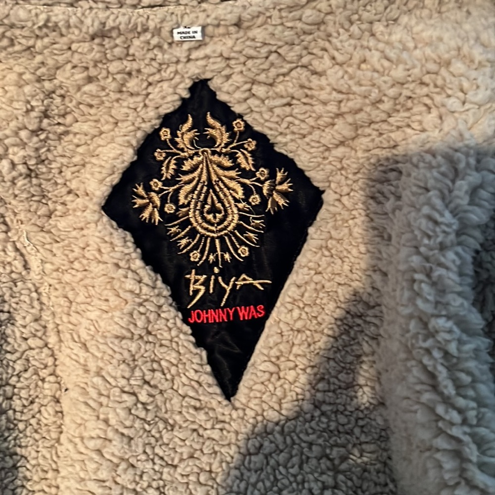 Johnny Was Floral Sherpa-Lined Women's Jacket - Navy & Cream - Picture 5 of 6